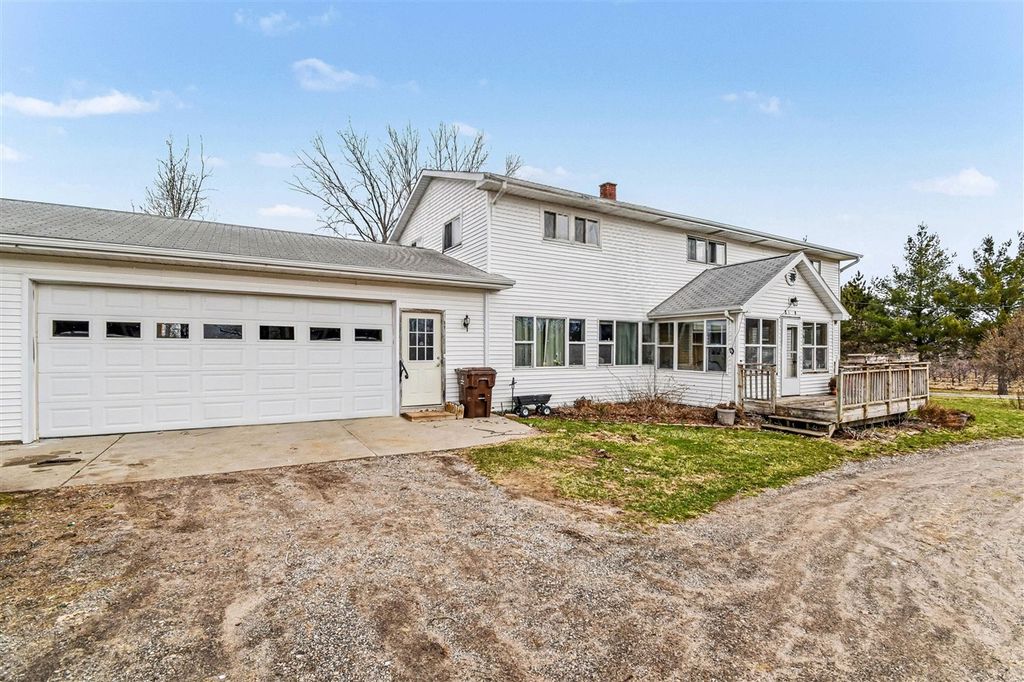 2489 10 Mile Road, Sparta, MI 49345