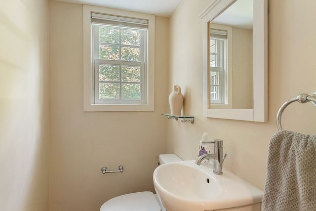 93 Manchester Rd, Newton, MA 02461