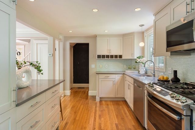 93 Manchester Rd, Newton, MA 02461