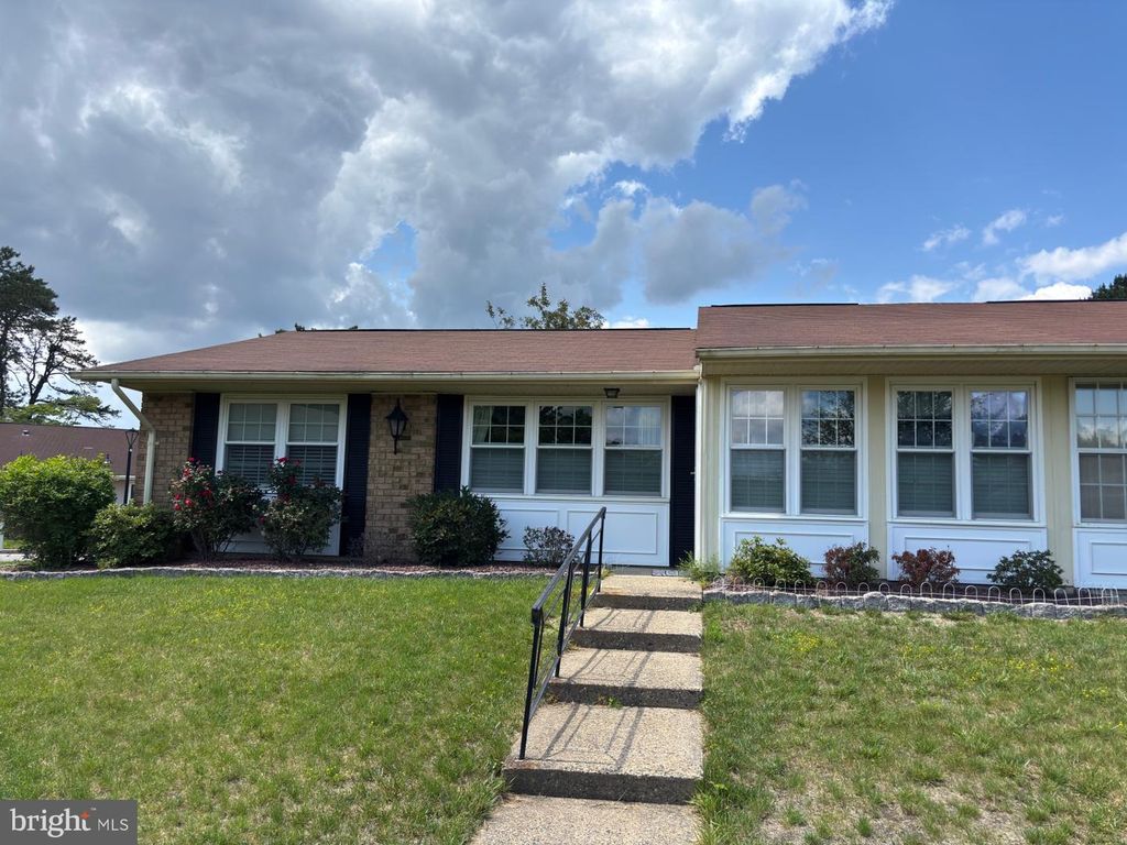 8 EDINBURGH LANE A, Manchester Township, NJ 08759