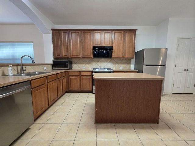 148 Black Cap RUN, Buda, TX 78610