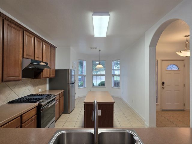 148 Black Cap RUN, Buda, TX 78610
