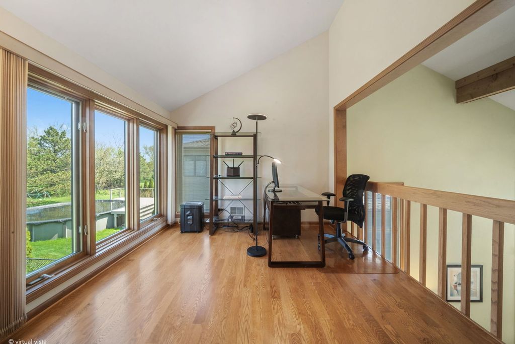 Image 17 of property listing at 1254 Golf View Drive, Woodridge, IL 60517