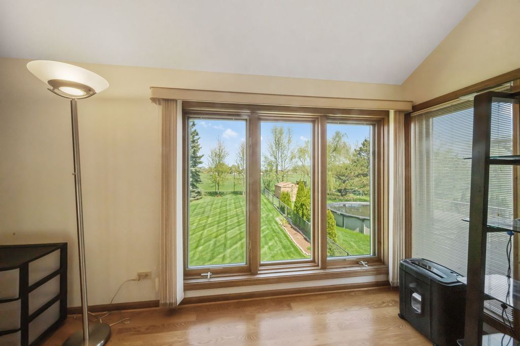 Image 19 of property listing at 1254 Golf View Drive, Woodridge, IL 60517