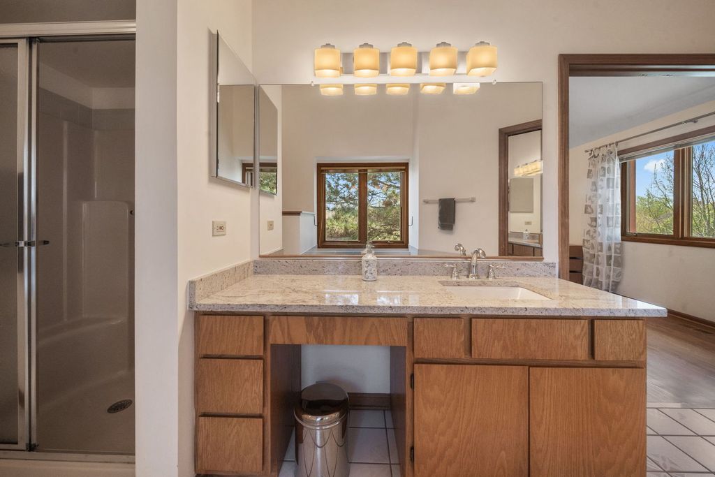 Image 25 of property listing at 1254 Golf View Drive, Woodridge, IL 60517