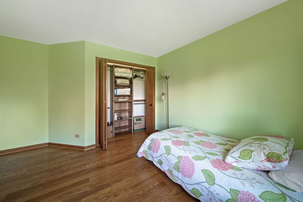 Image 28 of property listing at 1254 Golf View Drive, Woodridge, IL 60517