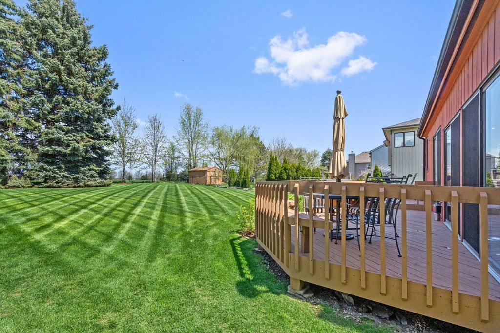 Image 36 of property listing at 1254 Golf View Drive, Woodridge, IL 60517