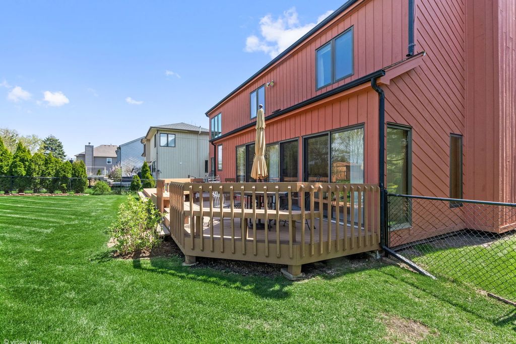 Image 38 of property listing at 1254 Golf View Drive, Woodridge, IL 60517