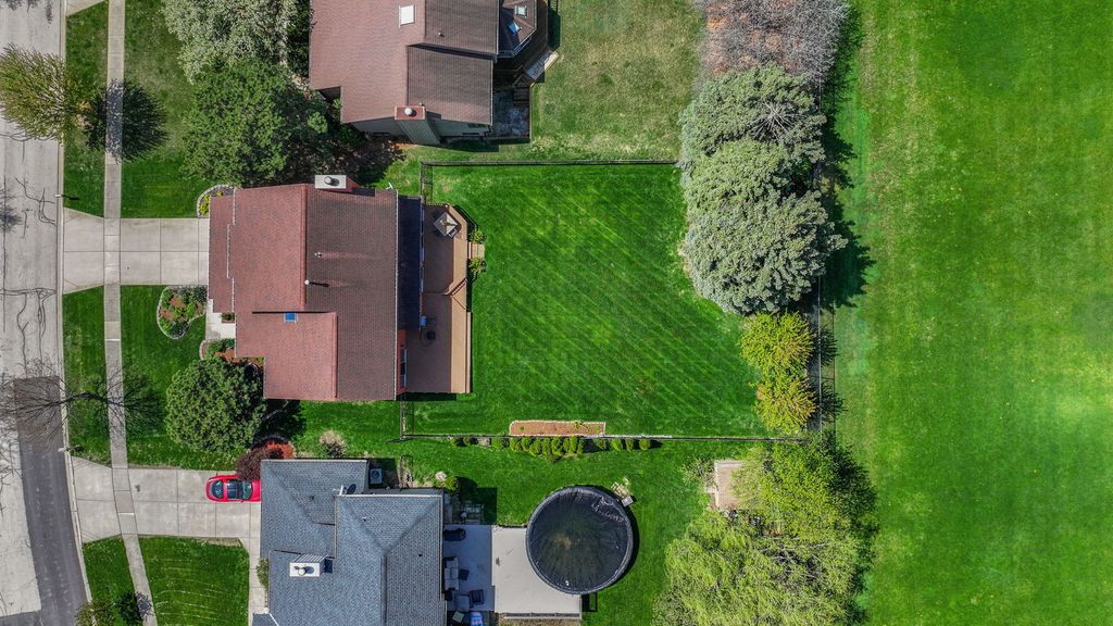 Image 43 of property listing at 1254 Golf View Drive, Woodridge, IL 60517