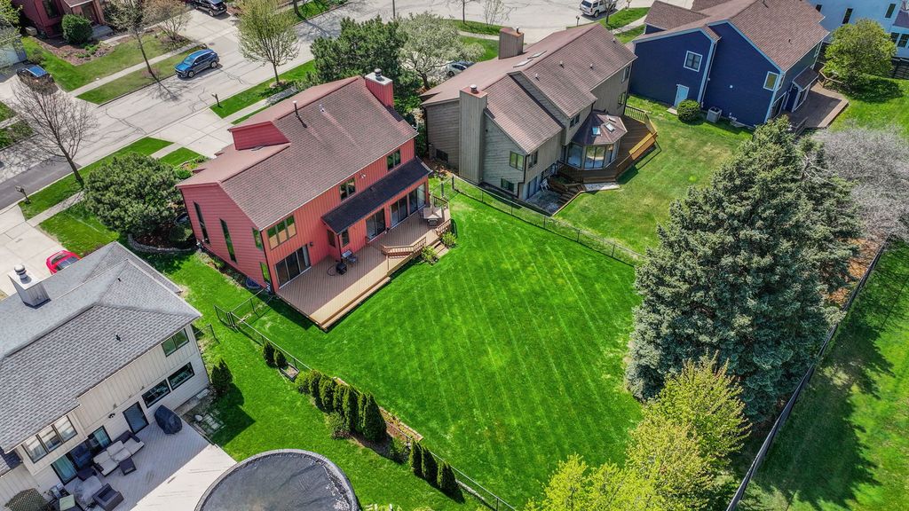 Image 45 of property listing at 1254 Golf View Drive, Woodridge, IL 60517