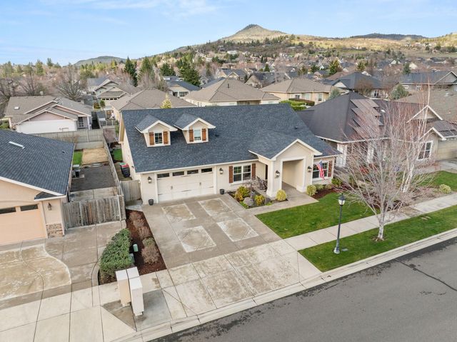 3767 Sunleaf Avenue, Medford, OR 97504