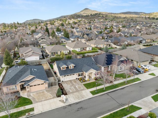 3767 Sunleaf Avenue, Medford, OR 97504