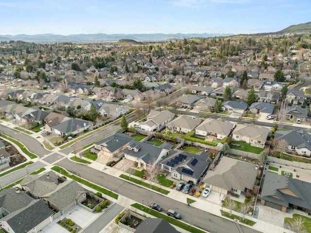 3767 Sunleaf Avenue, Medford, OR 97504