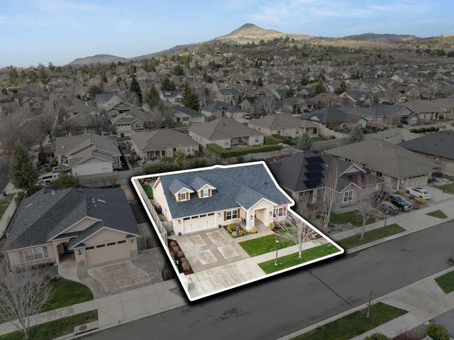 3767 Sunleaf Avenue, Medford, OR 97504