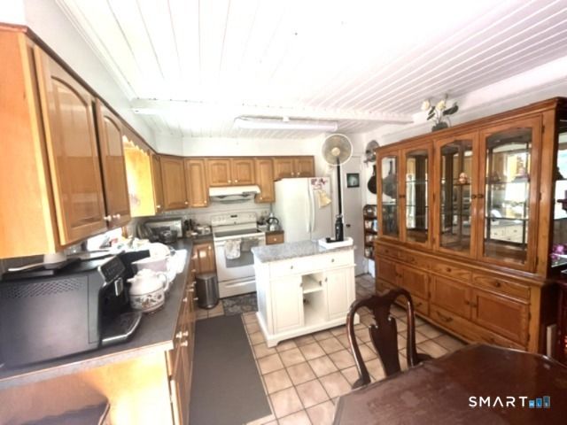 122 Black Point Road, East Lyme, CT 06357