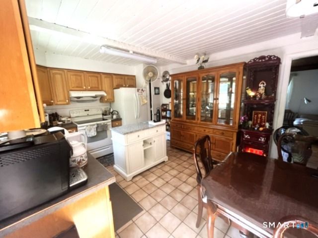 122 Black Point Road, East Lyme, CT 06357