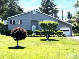 122 Black Point Road, East Lyme, CT 06357