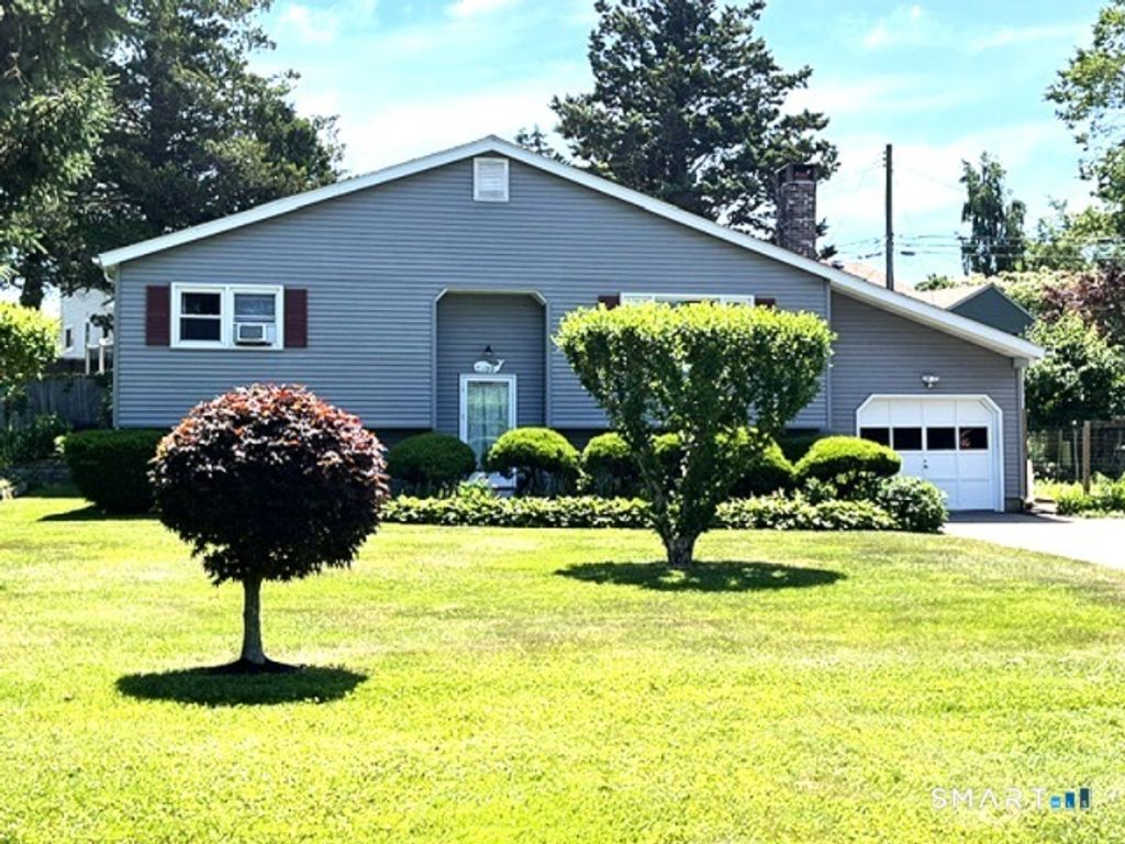 122 Black Point Road, East Lyme, CT 06357