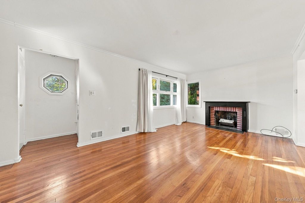 21 Revere Road, Port Washington, NY 11050 — photo 4