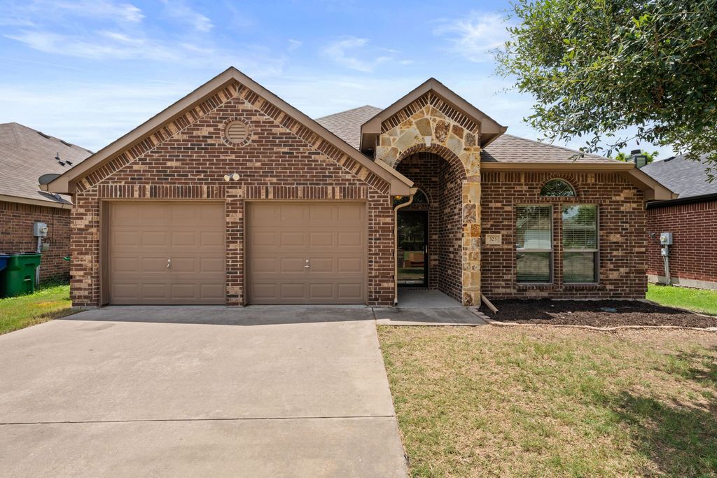 323 Creekside Way, Waxahachie, TX 75165