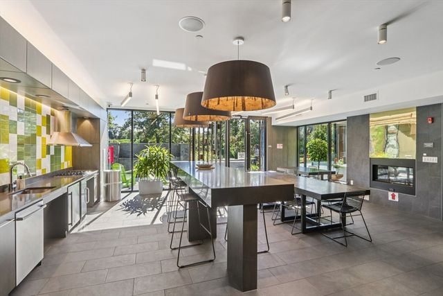 77 New 102-H, Cambridge, MA 02138