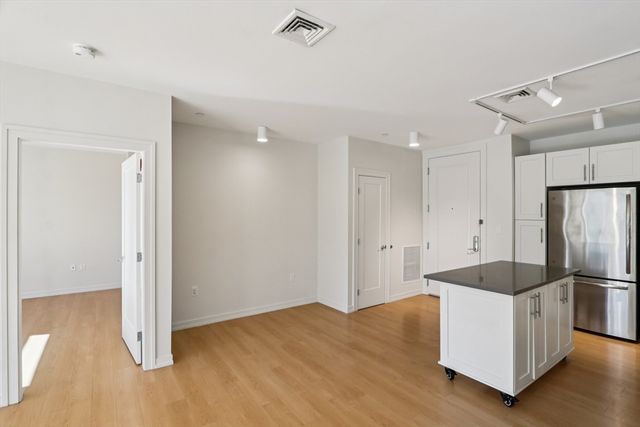77 New 102-H, Cambridge, MA 02138