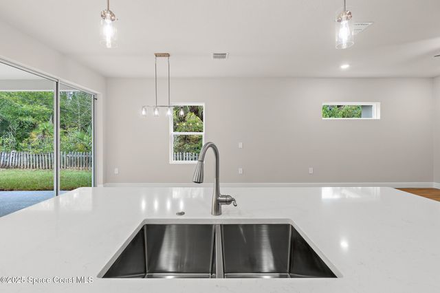 874 Cornelia Avenue SE, Palm Bay, FL 32909