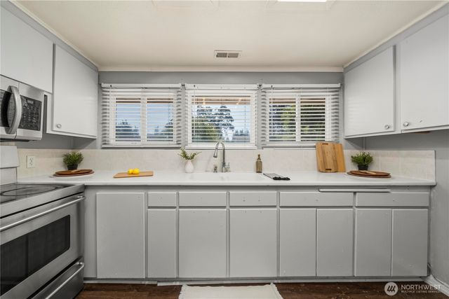 7115 Flora Street SW, Lakewood, WA 98499