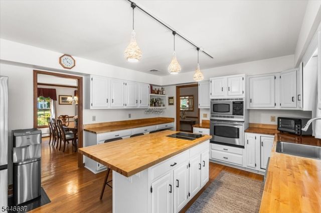5 Cambridge Rd, Andover Twp., NJ 07848