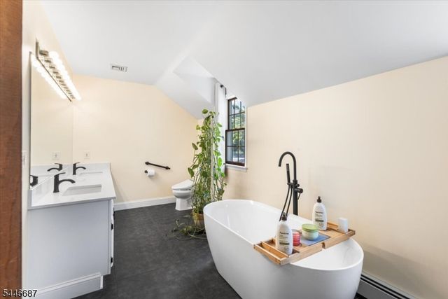 5 Cambridge Rd, Andover Twp., NJ 07848