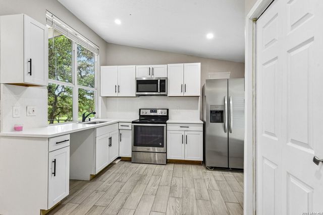 31320 SUNLIGHT DR, Bulverde, TX 78163
