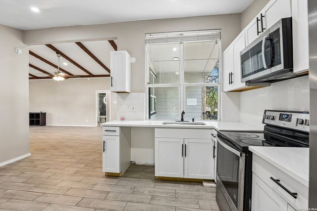 31320 SUNLIGHT DR, Bulverde, TX 78163