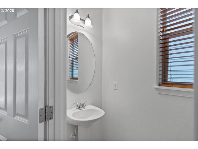 15591 Sw STONE RIDGE Cir, Beaverton, OR 97007