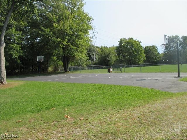 15504 Roxboro Drive, Middleburg Heights, OH 44130