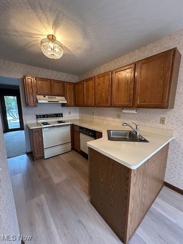 15504 Roxboro Drive, Middleburg Heights, OH 44130