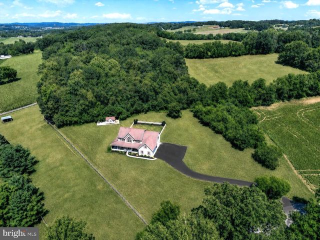 2528 MEETINGHOUSE RD, Spring Grove, PA 17362