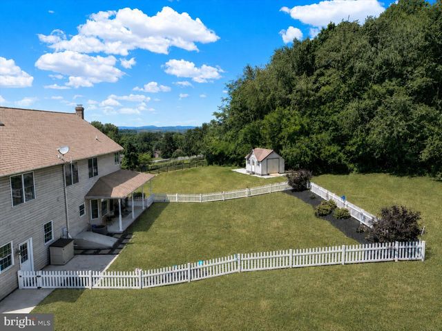 2528 MEETINGHOUSE RD, Spring Grove, PA 17362