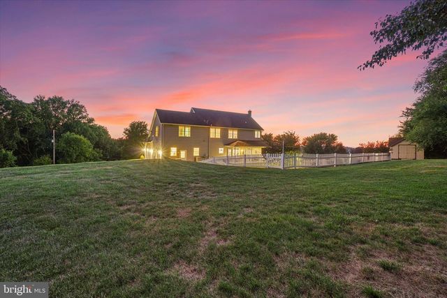 2528 MEETINGHOUSE RD, Spring Grove, PA 17362