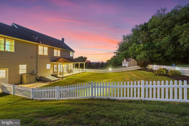 2528 MEETINGHOUSE RD, Spring Grove, PA 17362