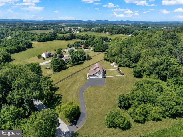 2528 MEETINGHOUSE RD, Spring Grove, PA 17362