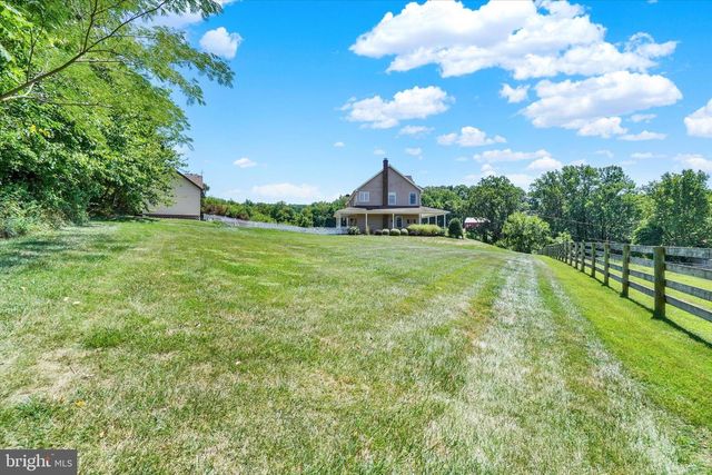 2528 MEETINGHOUSE RD, Spring Grove, PA 17362