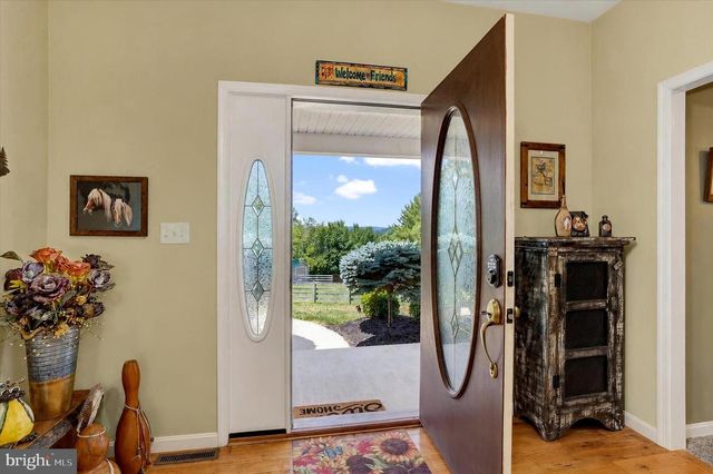 2528 MEETINGHOUSE RD, Spring Grove, PA 17362