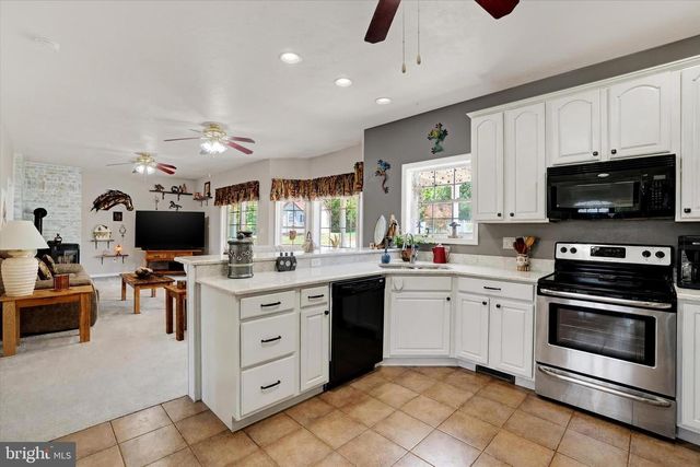 2528 MEETINGHOUSE RD, Spring Grove, PA 17362