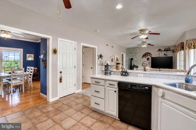 2528 MEETINGHOUSE RD, Spring Grove, PA 17362