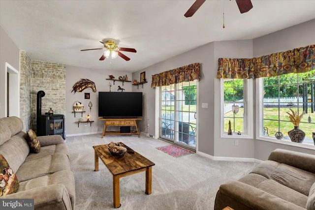 2528 MEETINGHOUSE RD, Spring Grove, PA 17362