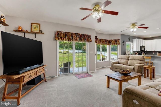 2528 MEETINGHOUSE RD, Spring Grove, PA 17362