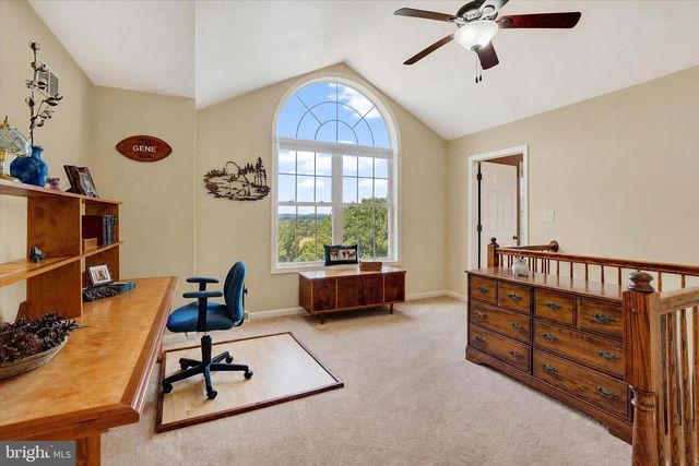 2528 MEETINGHOUSE RD, Spring Grove, PA 17362
