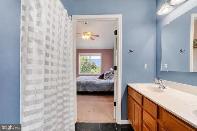 2528 MEETINGHOUSE RD, Spring Grove, PA 17362