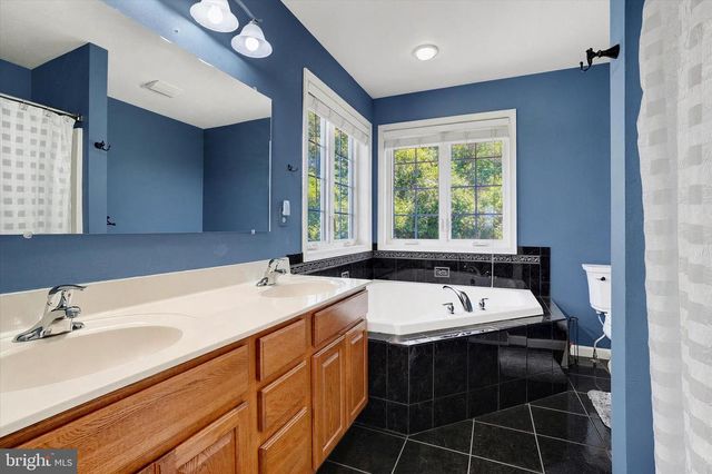 2528 MEETINGHOUSE RD, Spring Grove, PA 17362