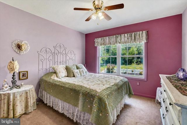 2528 MEETINGHOUSE RD, Spring Grove, PA 17362